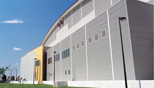The Qantas Hangar at Canberra Airport features roofing and walling made from COLORBOND® steel